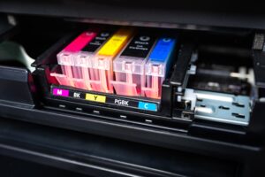 A ascensão da impressão digital UV para grandes empresas: inovação e eficiência na era moderna - Gráfica Interfill
