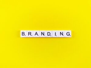 Branding corporativo: Desenvolvimento e manutenção da identidade e imagem de uma marca corporativa